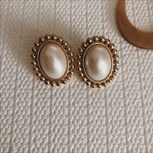 Vintage Jewelry - VINTAGE WHITE AND GOLD ELEGANT PEARL EARRINGS